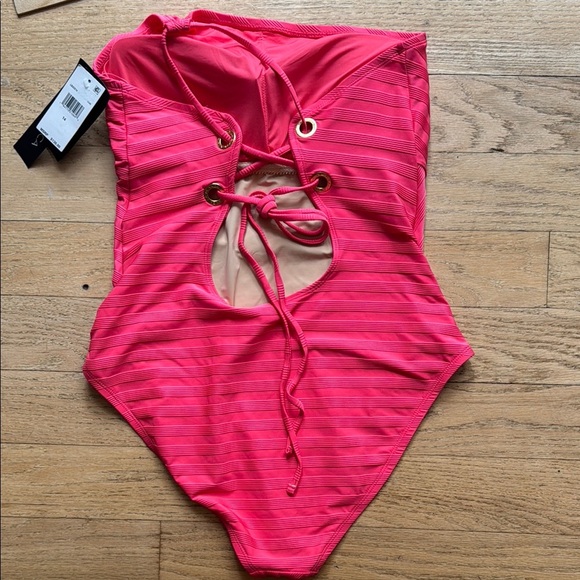 La Blanca one piece vs swimsuit size 14 - Picture 5 of 12